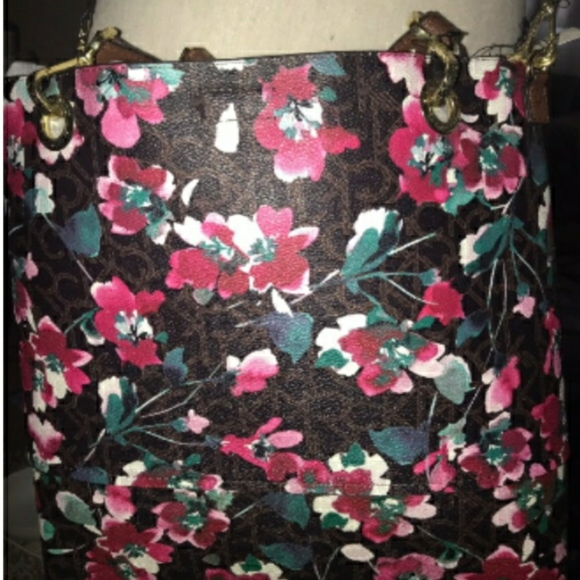 Calvin Klein Floral Reversible Tote Bag - Picture 2 of 13
